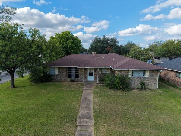 1839 W Taylor Street , Sherman, TX 75092