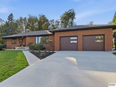 320 N 93rd Street, Omaha, NE 68114