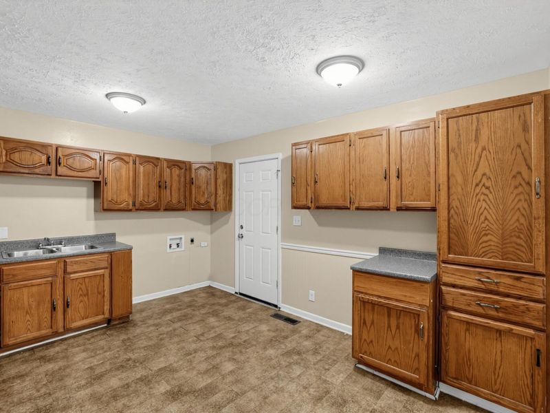500 Celina Road, Columbus, OH 43228 Photo 16