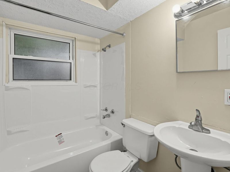 500 Celina Road, Columbus, OH 43228 Photo 24