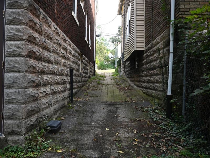 3135 Durrell Avenue, Cincinnati, OH 45207 Photo 4
