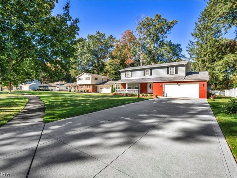 27478 Cottonwood Trail, North Olmsted, OH 44070 Photo 2