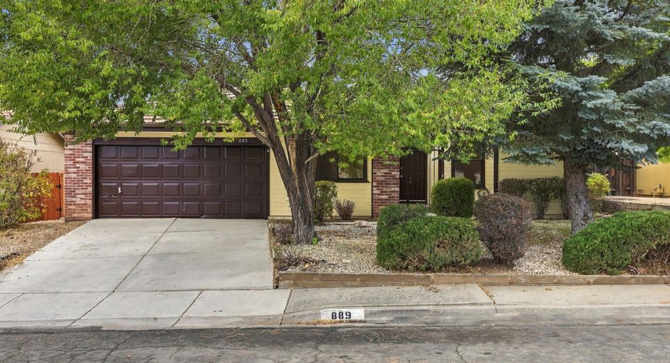 889 W Bonanza Drive, Carson City, NV 89706 Photo