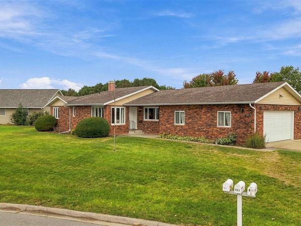 801 M Ave, Kalona, IA 52247