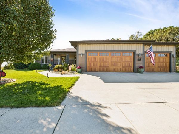 1050 Cumberland Trl, Lake Geneva, WI 53147