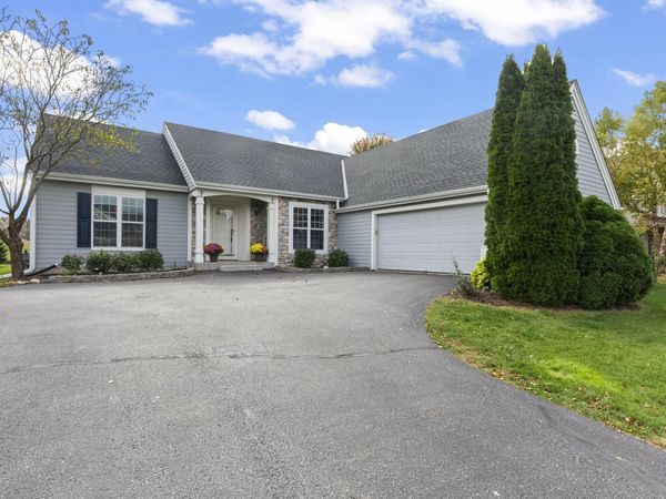 N56W35151 Pondview Ln, Lac La Belle, WI 53066