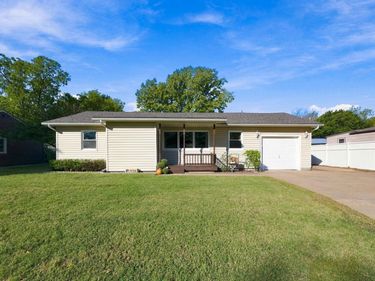 627 S Opal St, Maize, KS 67101