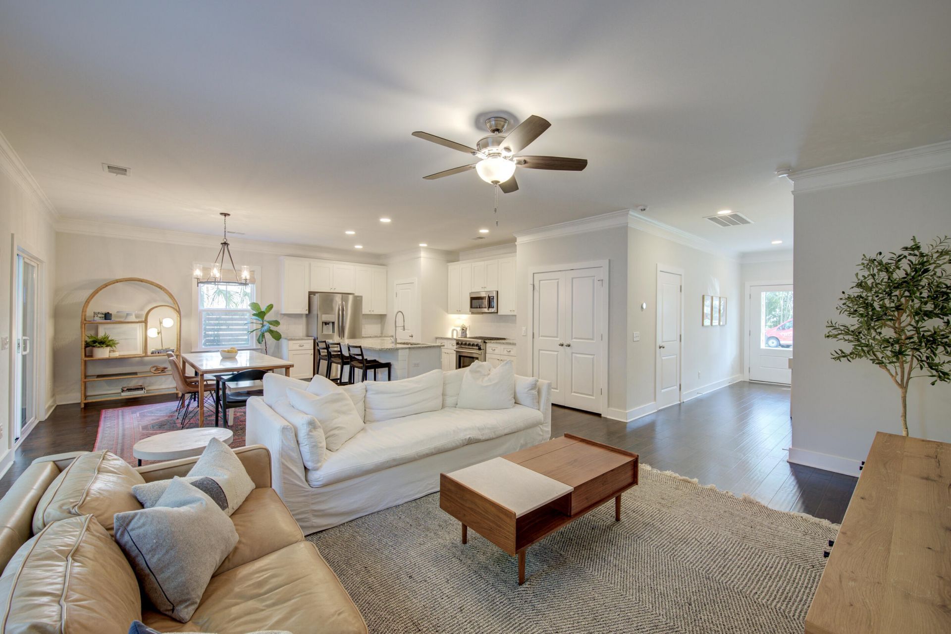 4989 Alpha Street Photo 5