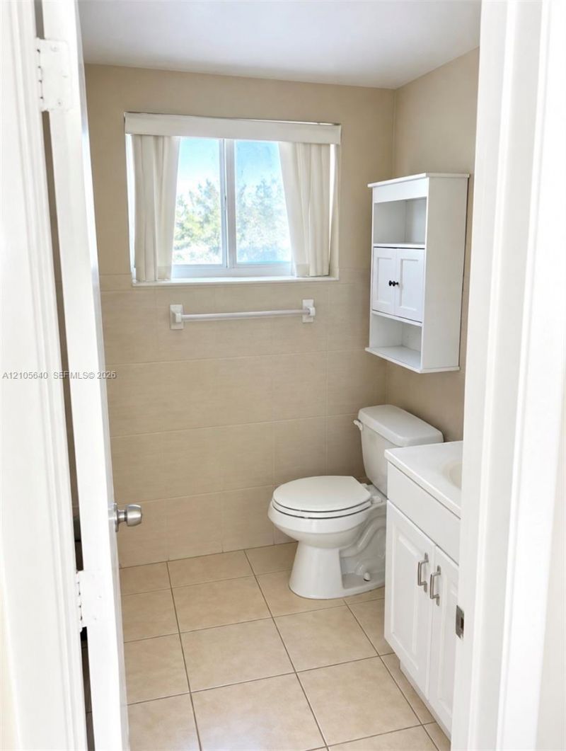 3700 NW 25th St, Lauderdale Lakes, FL 33311 Photo