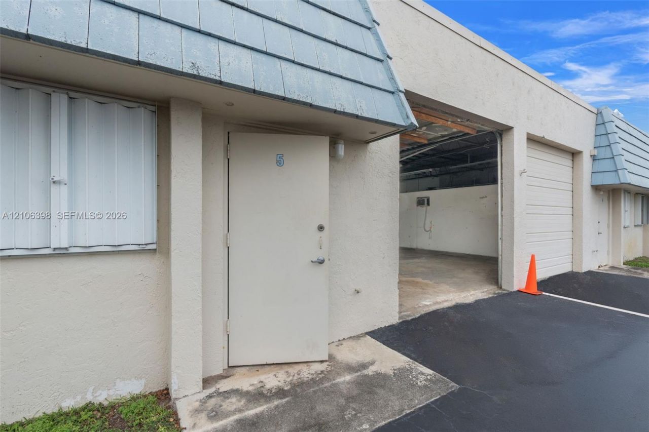 3905 Investment Ln, Unit 16, West Palm Beach, FL 33404 Photo