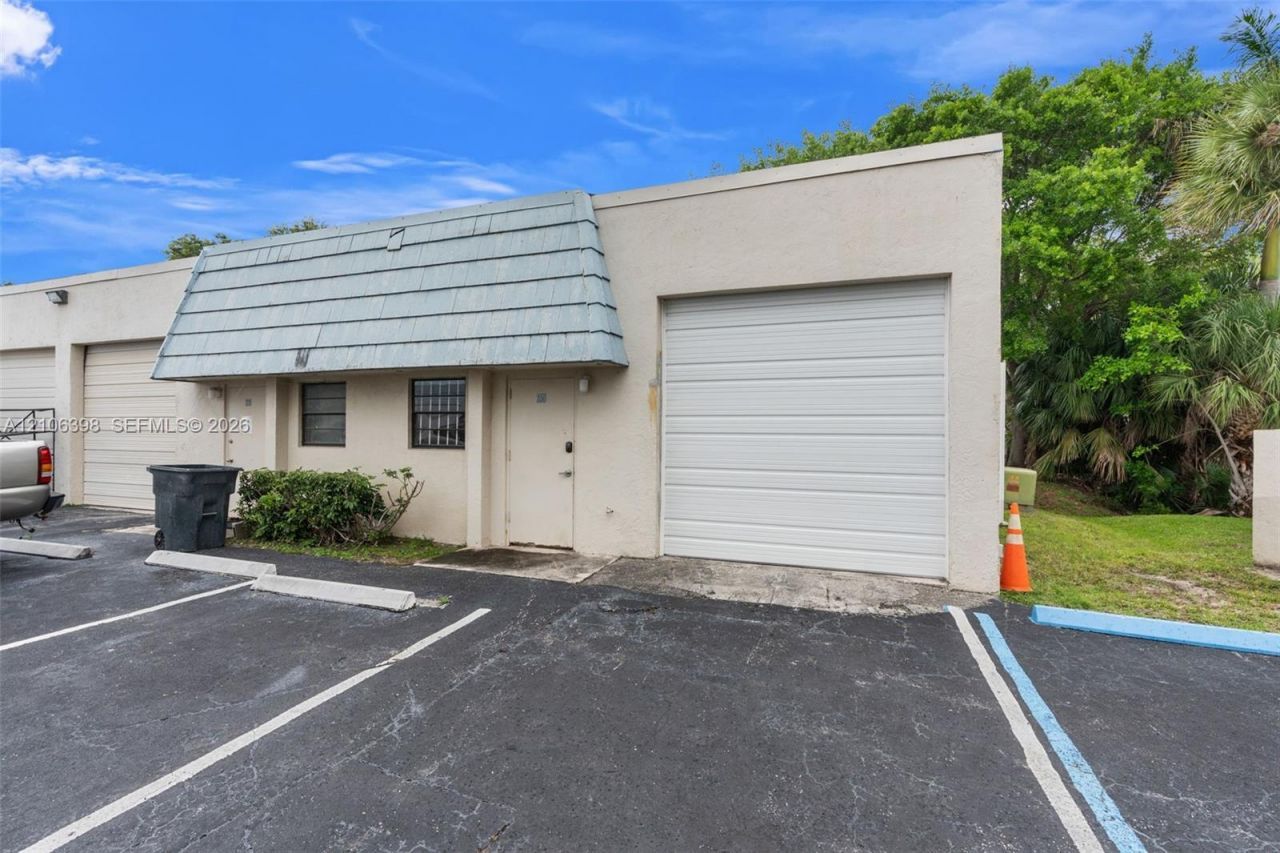 3905 Investment Ln, Unit 16, West Palm Beach, FL 33404 Photo