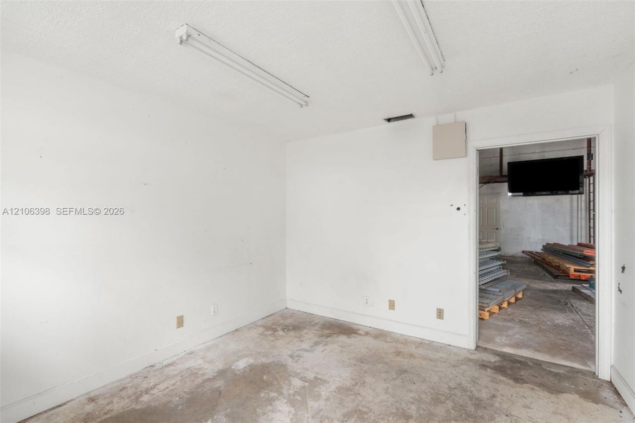 3905 Investment Ln, Unit 16, West Palm Beach, FL 33404 Photo