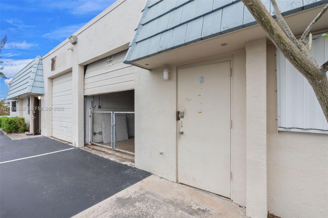 3905 Investment Ln, Unit 16, West Palm Beach, FL 33404 Photo