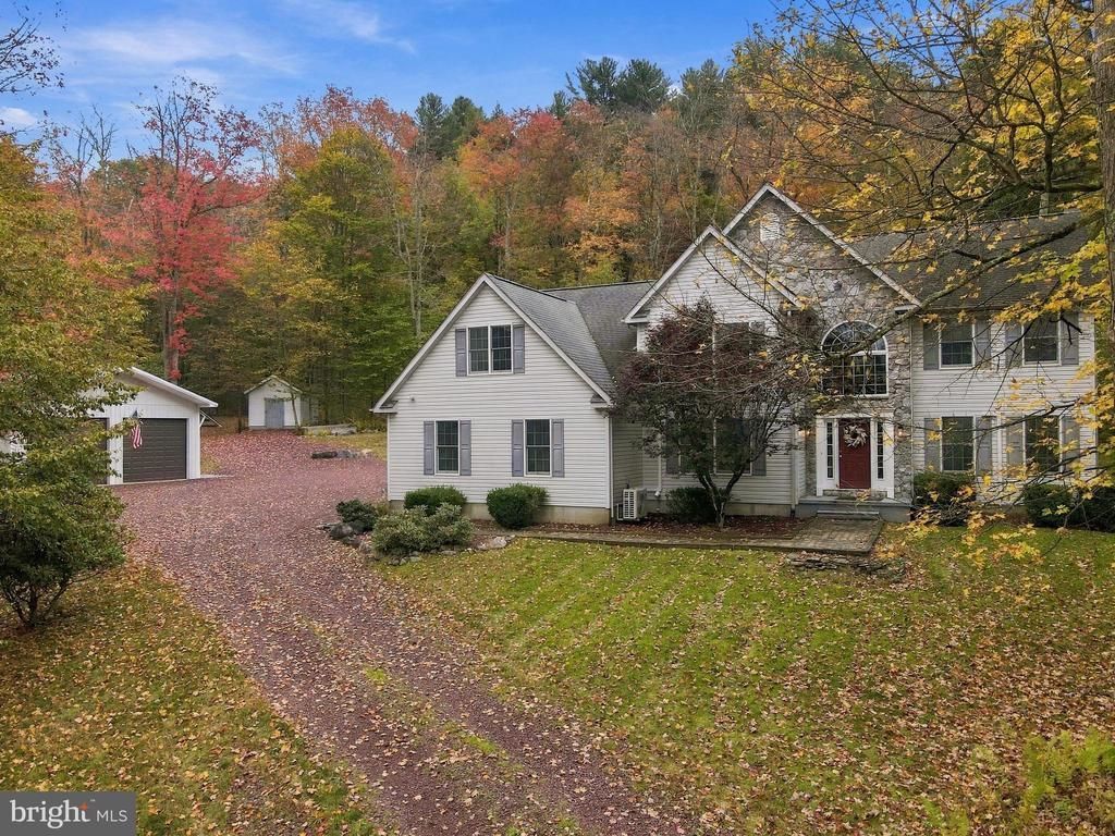 1300 BEAUPLAND ROAD, BEAR CREEK, PA 18602