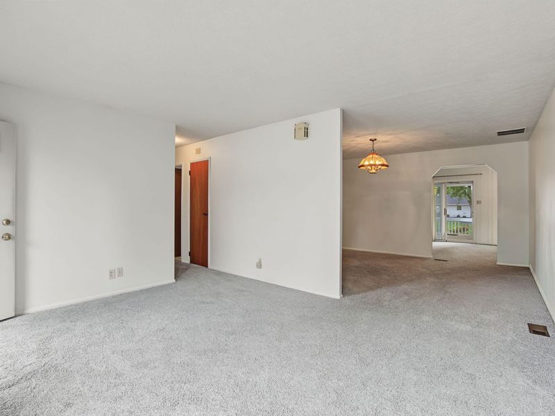 109 Delcourt Drive, Springfield, OH 45506 Photo 3