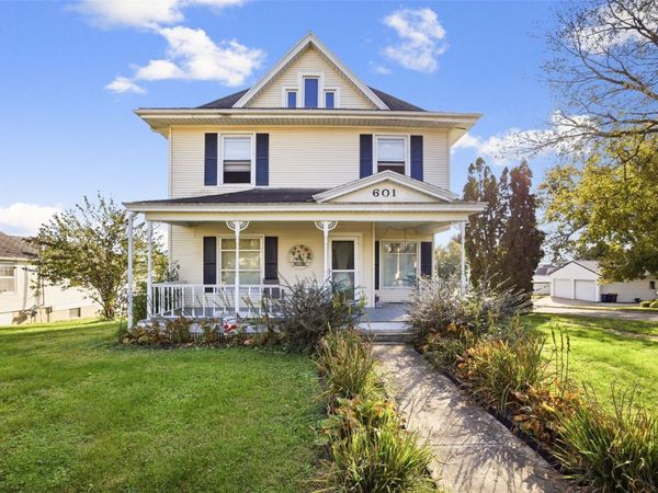 601 E 1st St, Mechanicsville, IA 52306