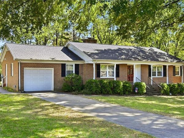 707 Fairidge Drive, Jamestown, NC 27282