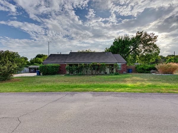 5806 E 33rd Court , Tulsa, OK 74135