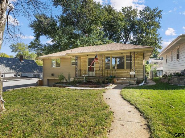 2929 N 55 Street, Omaha, NE 68104