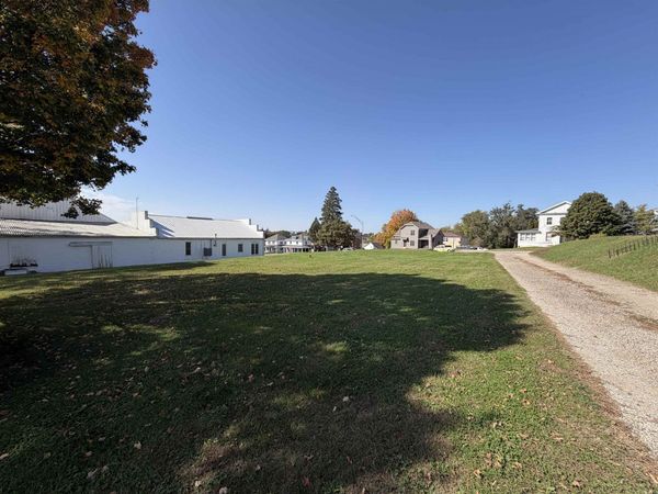 206 E 1st Avenue, Cascade, IA 52033