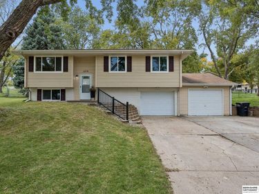 6318 S 135th Street, Omaha, NE 68137