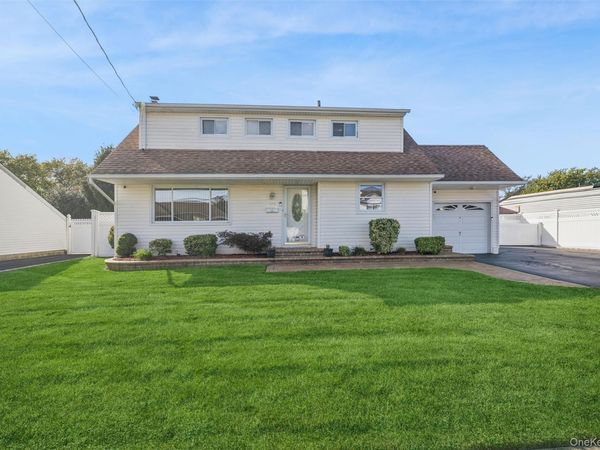 532 Alwick Avenue , West Islip, NY 11795