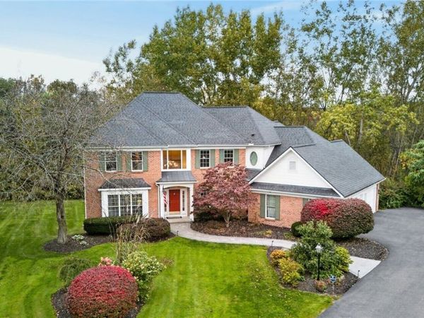 17 Crownwood Circle , Pittsford, NY 14534