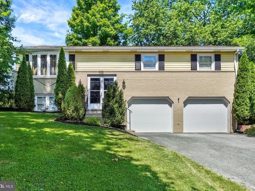 1911 Oakley Drive , York, PA 17408 Main Photo