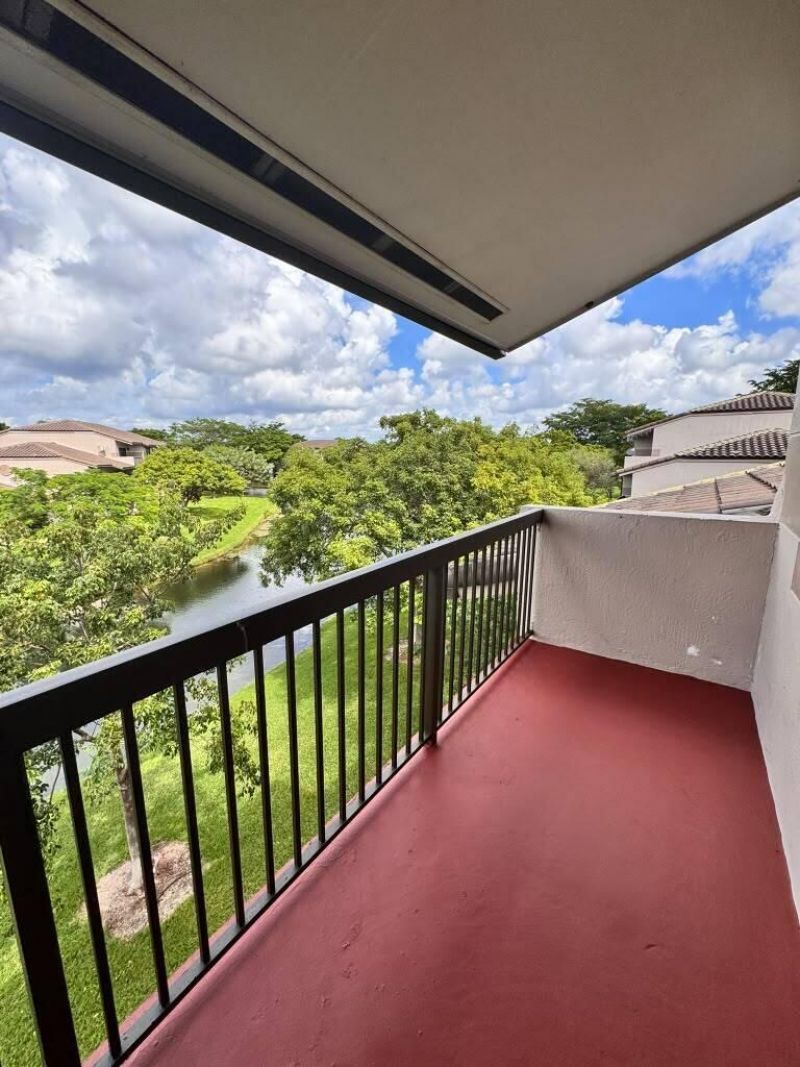 9887 Nob Hill Court, Sunrise, FL 33351 Photo