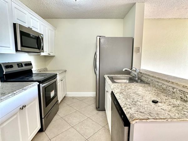 1405 Meadows Circle W, Boynton Beach, FL 33436