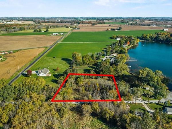 9422 S LAKE DRIVE, Manitowoc, WI 54220