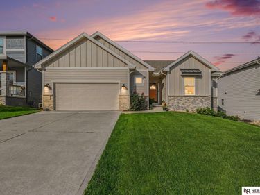 4422 S 215th Avenue, Elkhorn, NE 68022