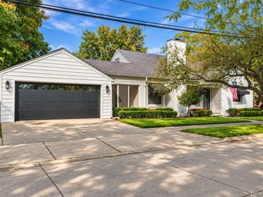 1843 Manchester Boulevard, Grosse Pointe Woods, Mi 48236