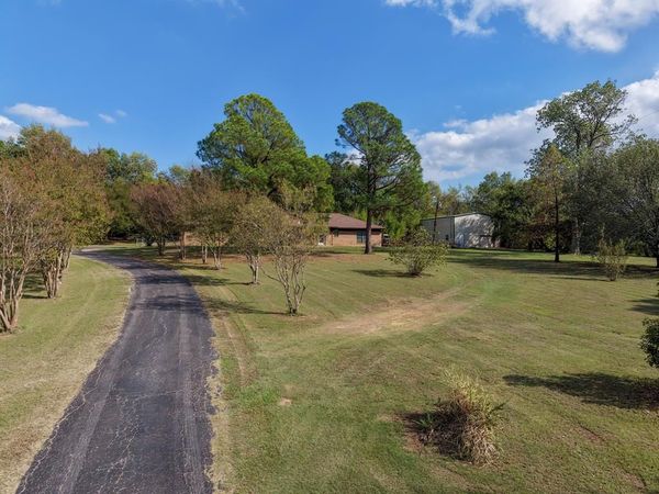 82 Shawnee Circle , Denison, TX 75020