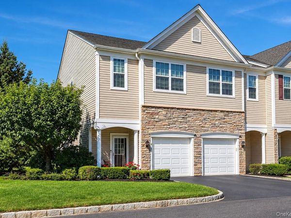 30 Torrey Pine Lane , Bay Shore, NY 11706
