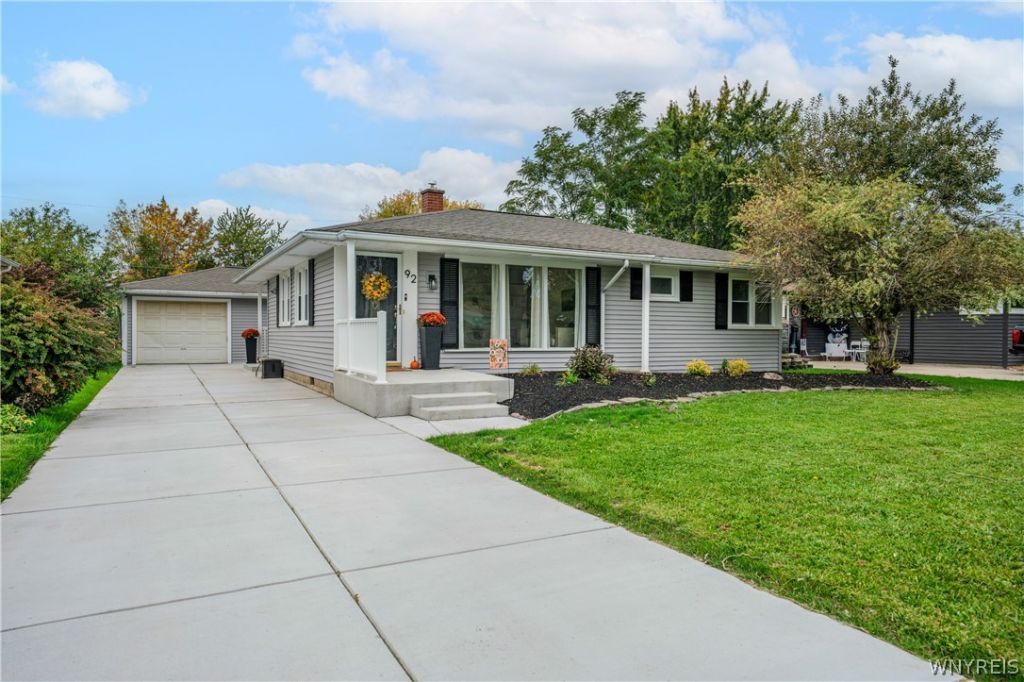 92 Mapleview Drive, Buffalo, NY 14226 Main Photo