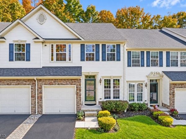 15 Village Ln, Sparta, NJ 07871