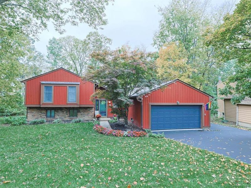 7577 Whitehall Circle W, West Chester, OH 45069 Photo 2
