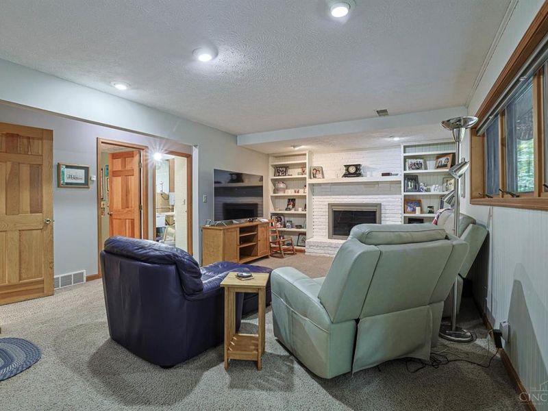 7577 Whitehall Circle W, West Chester, OH 45069 Photo 70