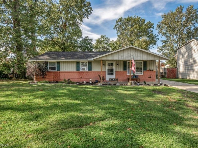 1700 Urban Circle S, Lorain, OH 44053 Photo 1