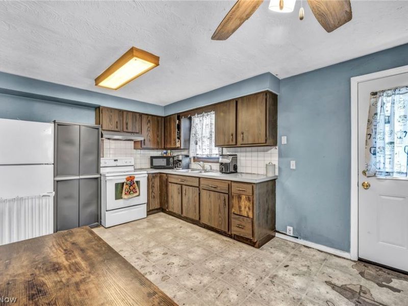 1700 Urban Circle S, Lorain, OH 44053 Photo 10