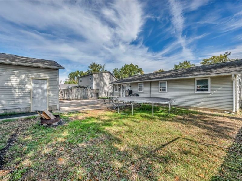 1700 Urban Circle S, Lorain, OH 44053 Photo 29