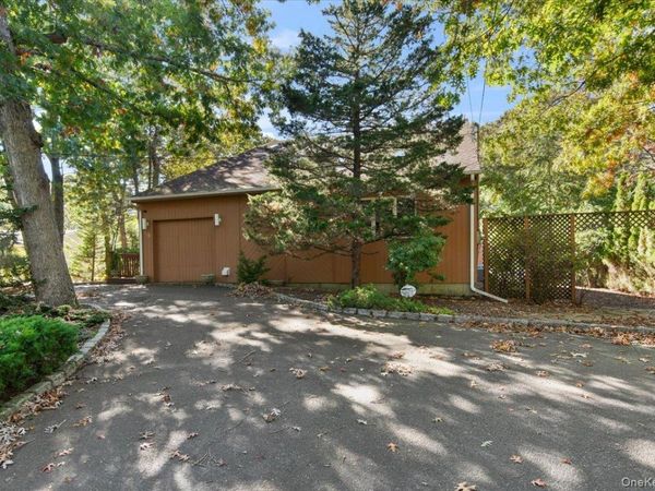 59 Washington Heights Avenue , Hampton Bays, NY 11946