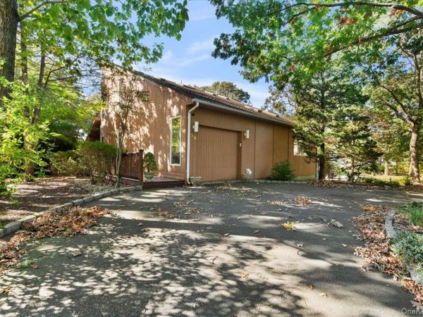 59 Washington Heights Avenue , Hampton Bays, NY 11946