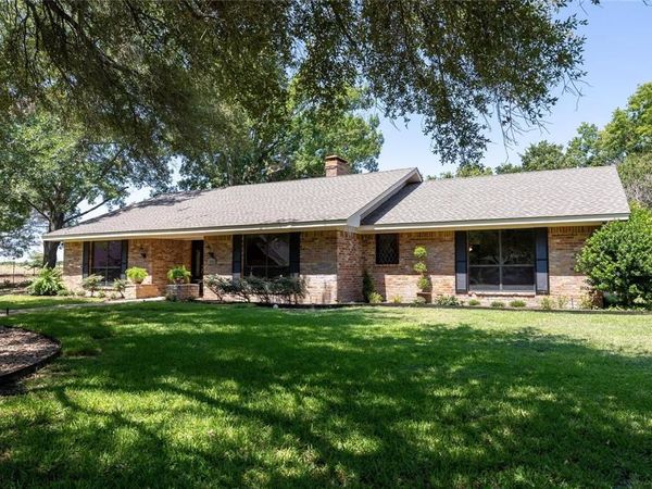 1800 Woodcrest Avenue, Corsicana, TX 75110