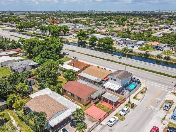 378 W 39th Place, Hialeah, FL 33012