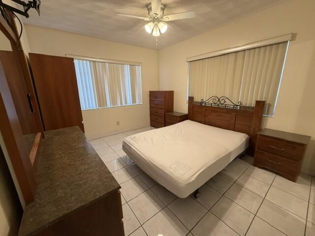 378 W 39th Place, Hialeah, FL 33012 Photo