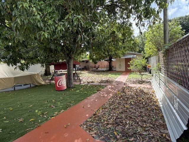 378 W 39th Place, Hialeah, FL 33012 Photo