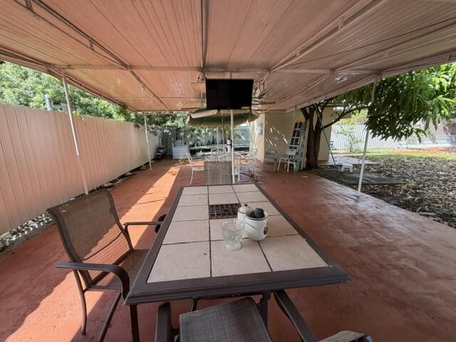 378 W 39th Place, Hialeah, FL 33012 Photo