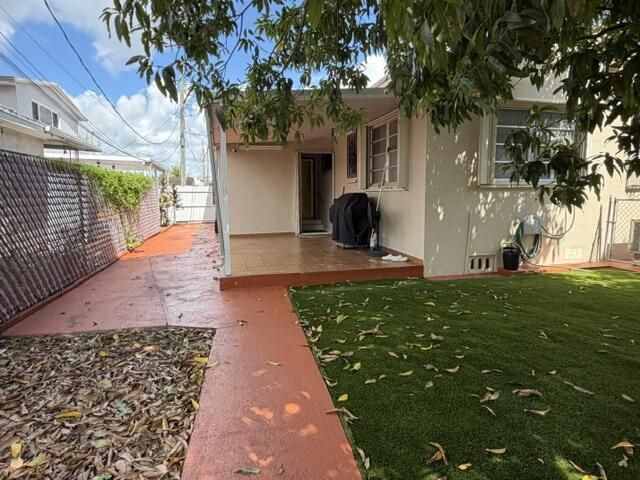 378 W 39th Place, Hialeah, FL 33012 Photo